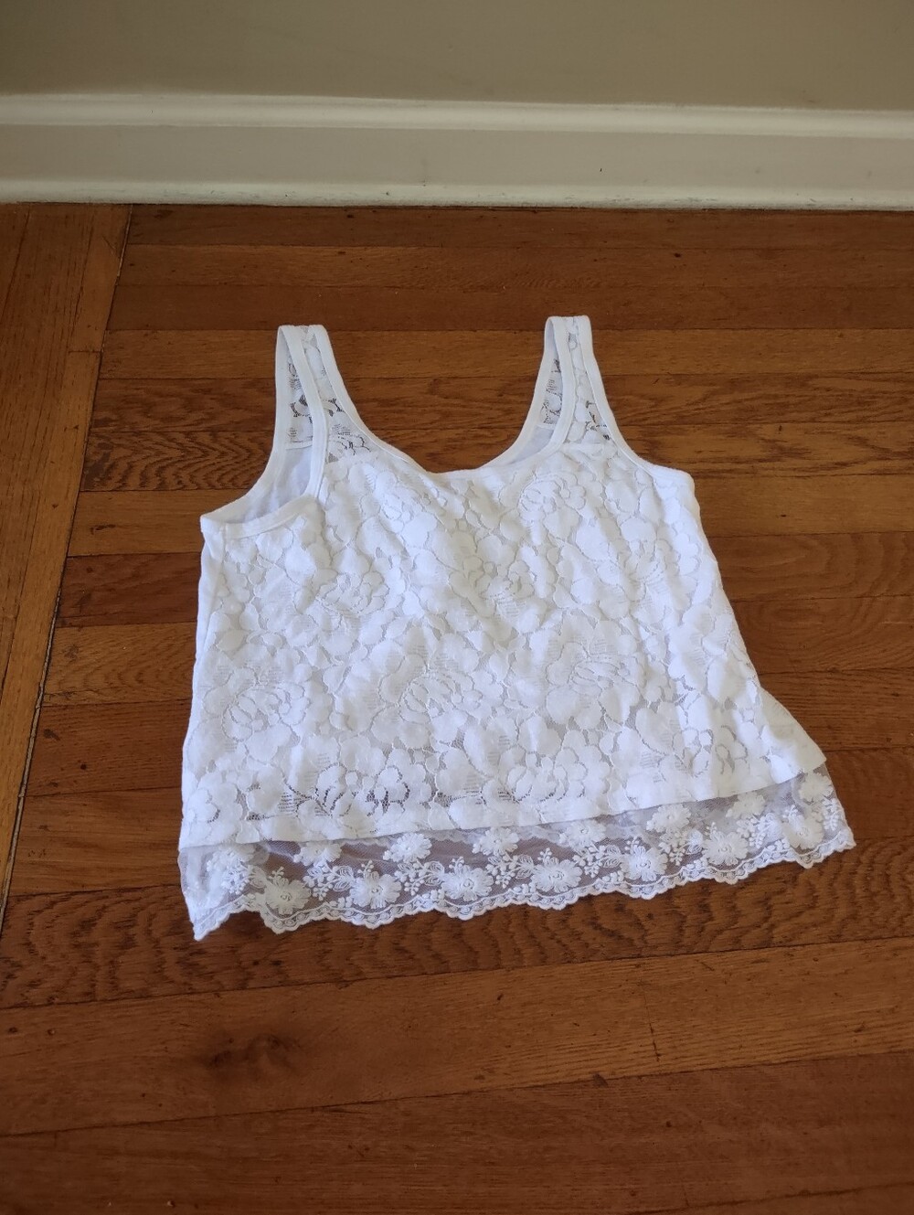 hollister white floral lace tank layered lace hem lace back panel scoop neck XS